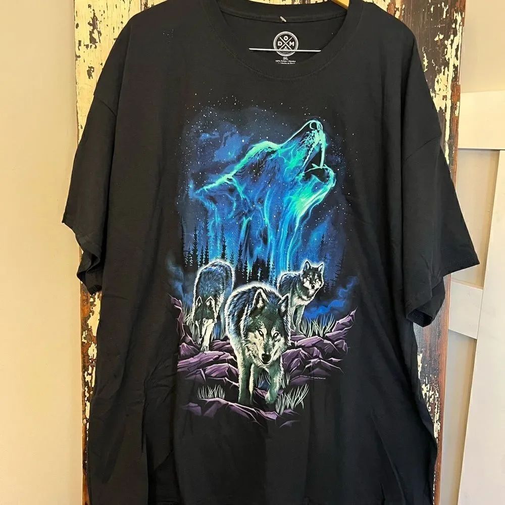NWT DOM Wolf Aurora size 3XL men’s T-shirt.